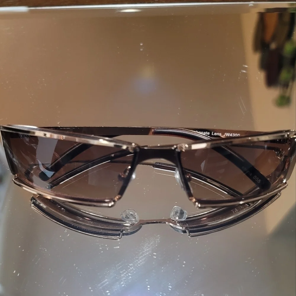 🛍2 for $20🛍Reflective Sunglasses